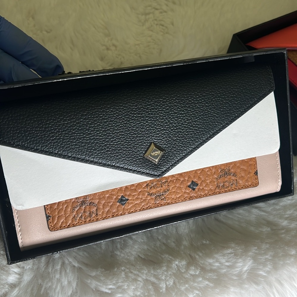 MCM multi colored wallets - Picture 5 of 6